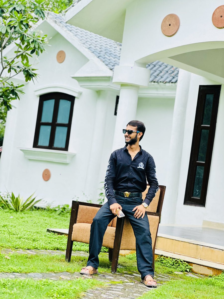 Rishira04786049's tweet image. वाक़िफ़ कहाँ जमाना हमारी उड़ान से वो और थे जो हार गये असमान से 🤞💯

#rishirao1110 
#dobig
#livehigh