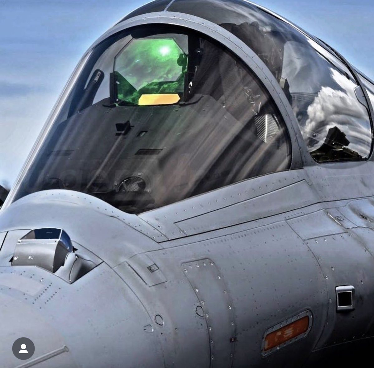 🇺🇦 Volodymyr Zelensky a signé une lettre d’intention portant sur l’acquisition future par Kiev d’un nombre pouvant atteindre 100 avions de combat Rafale, <a href="/Dassault_OnAir/">Dassault Aviation</a> ainsi que de systèmes de défense antiaérienne et de drones, a annoncé l’Élysée. 🇫🇷

#aviation #Defence #France