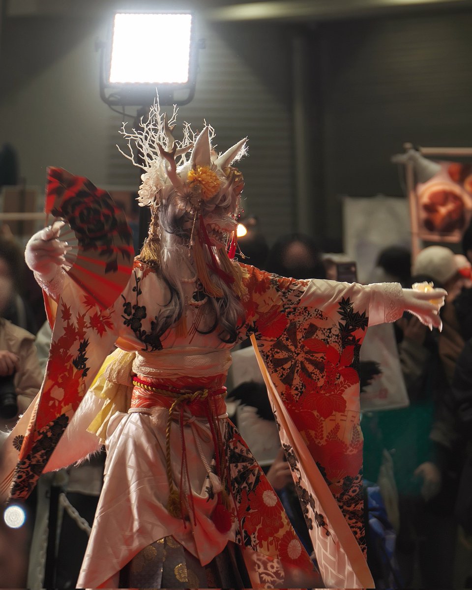 umetikin4warz's tweet photo. 速報🦊 #デザフェス62 2日目✨狐の山神の孫・孤右衛門でした✨🦊
暗闇精神病棟さんお帽子完売祭り✨#角処夏梅 もほぼ売り切りました✨😁ブースお立寄り頂いた皆様有難うございます✨🥰
#ワンコインランウェイ でも沢山の方が見てくださって✨🥹
📷️ @ukiyobane お写真も頂き有難うございます!!✨🤣💕 https://t.co/XjrcPNa5QY