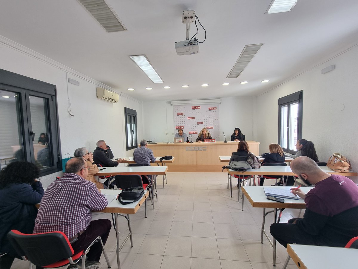 Comunica_FSCA's tweet photo. 🔴 En #Huelva continuamos con las asambleas informativas sobre el Preacuerdo por la Mejora del Empleo del Sector Público Andaluz.

✍️ Un paso clave  para reforzar derechos, estabilidad y salarios hasta 2030 💪

#SectorPúblico #Andalucía #EmpleoPublico https://t.co/DnZKBEUyb0