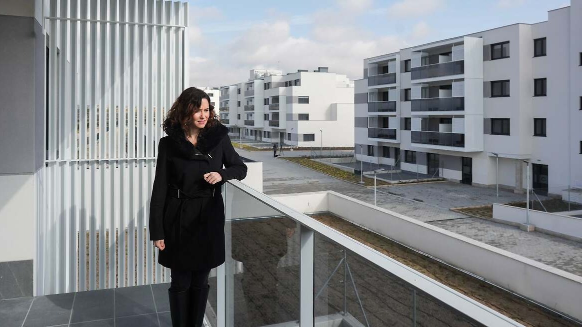 FCVCAM's tweet image. ▶️ La @ComunidadMadrid amplía hasta 2028 la ley que convierte oficinas en pisos de #alquilerasequible para aliviar la crisis de #vivienda
▶️ Se podrán transformar hoteles y parcelas y edificaciones privadas de uso dotacional
f.mtr.cool/bkyoxmbgit
@elEconomistaes