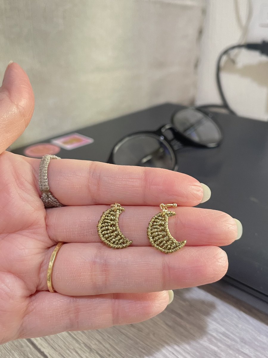 小さなお月様できました🌙* :ﾟ

耳飾りになります໒꒱·̩͙

どんなのにしようかなぁ〜🤔？