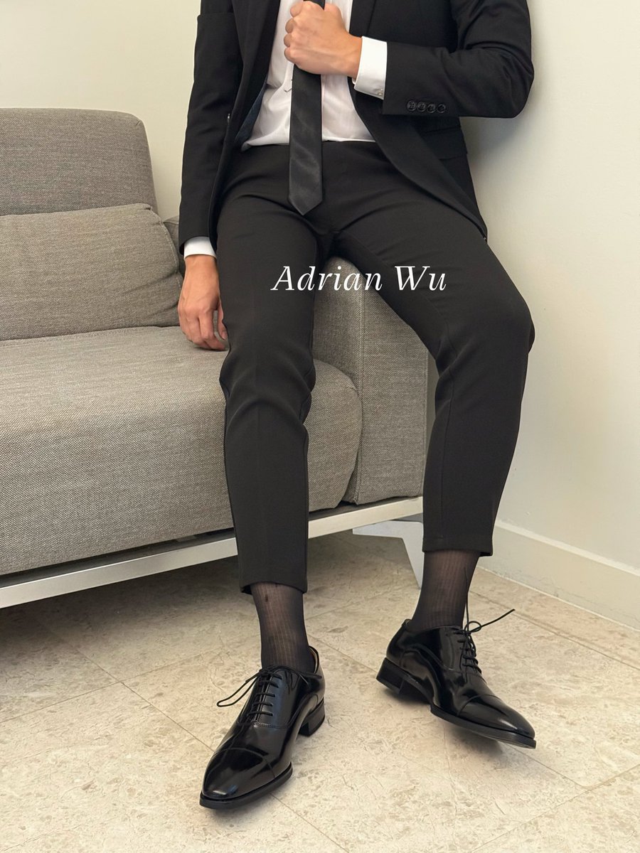 想要一個騷狗 跪下來

#西裝絲襪