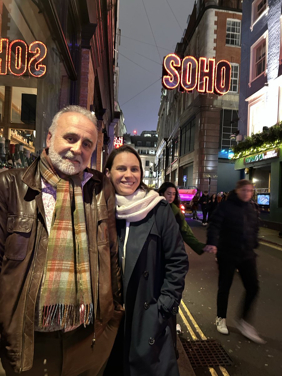 realdannimorgan's tweet image. Wrap up warm you lovely people #soho #london #theatreland