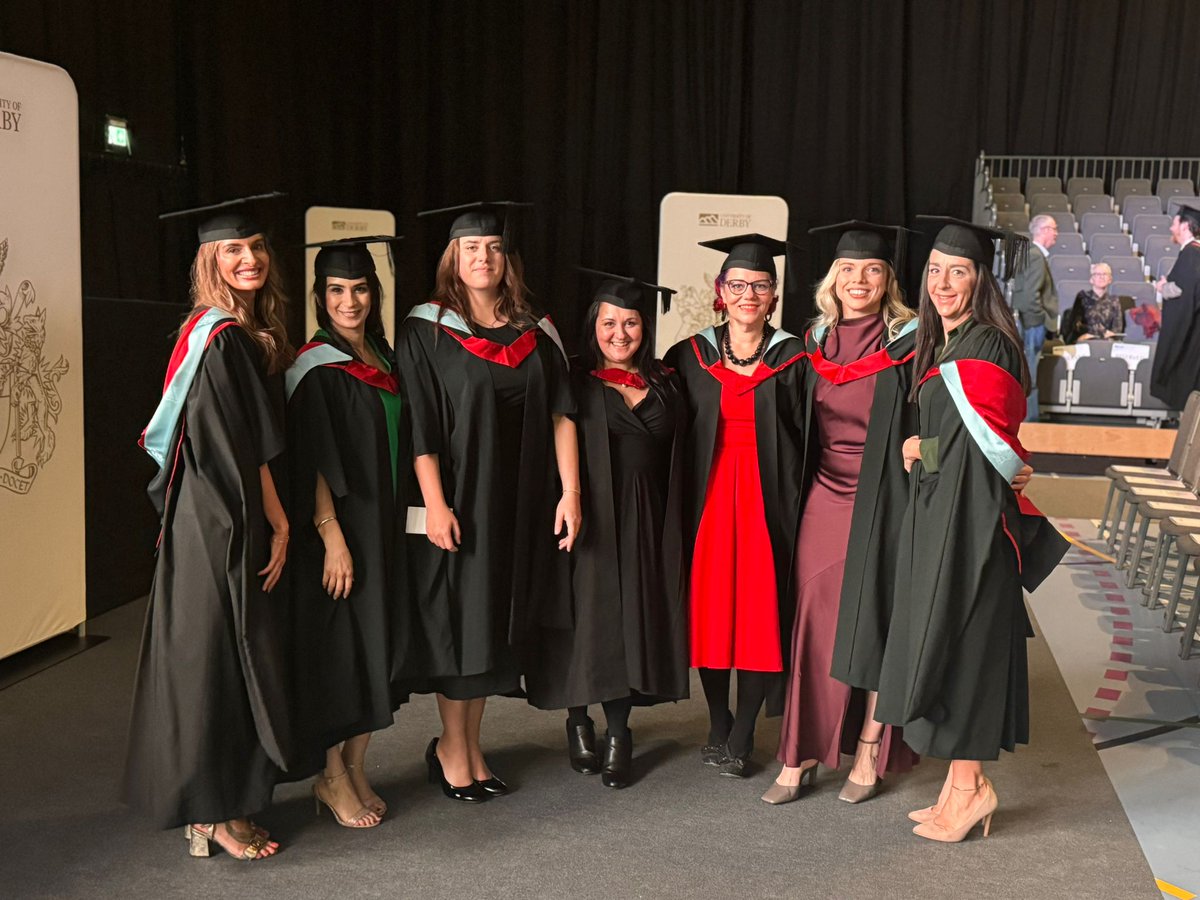 TerriAnnWalsh1's tweet image. Congratulations to our latest cohort of qualified ACPs from the University of Derby, graduating with NHSe accreditation with digital badge. So well deserved! @DerbyUni @DerbyUnion #advancedpractice #advancedpracticeweek @NHSE_WTE @NHSHEE_Midlands