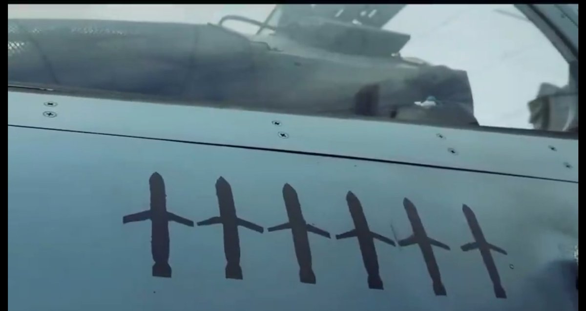 Jeff21461's tweet image. 🇺🇦 Six cruise missile kill marks on a Ukrainian Mirage 2000-5F.

Source linked in the replies