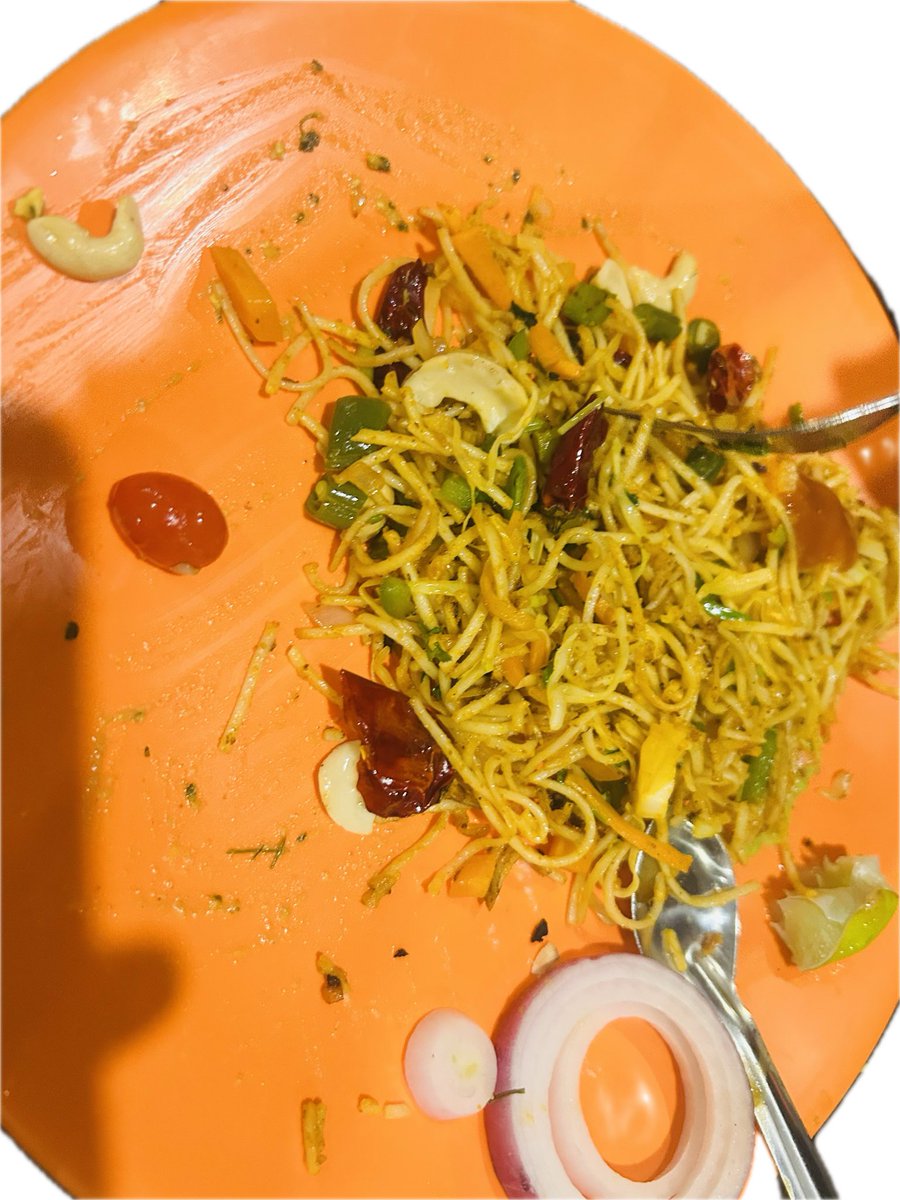 bs_undavalli's tweet image. నూడిల్స్ ఆర్డర్ చేస్తే చెర్రీస్ వేసి ఇచ్చాడు వీడు - ఏం అని పొగడాలి భయ్యా నిన్ను .!!

పూర్తి శాకాహార వంటలు తినాలి అనుకుని ఉడుపి అక్షయలో ఆర్డర్ చేస్తే - ఇలాంటి విచిత్రాలు అన్ని చేస్తున్నారు 🙏🙏

#foodexperiments