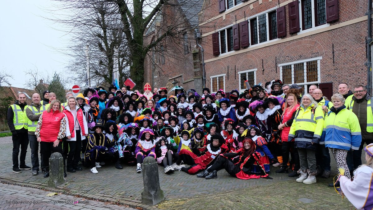 Sinterklaas en zijn Pieten feestelijk aangekomen in Waterland tinyurl.com/3k4ypfav