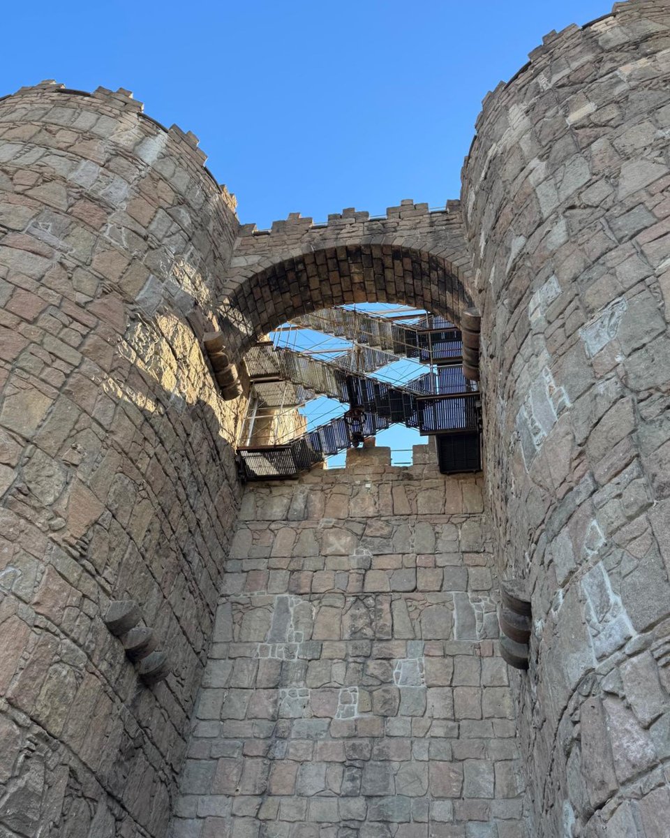 Squeezeofficial's tweet image. Thank you Barcelona and Feroe festival for an amazing weekend. We even had time backstage for a Trixies run-through homework session in preparation for next year!
#squeeze #livemusic #barcelona #newmusic