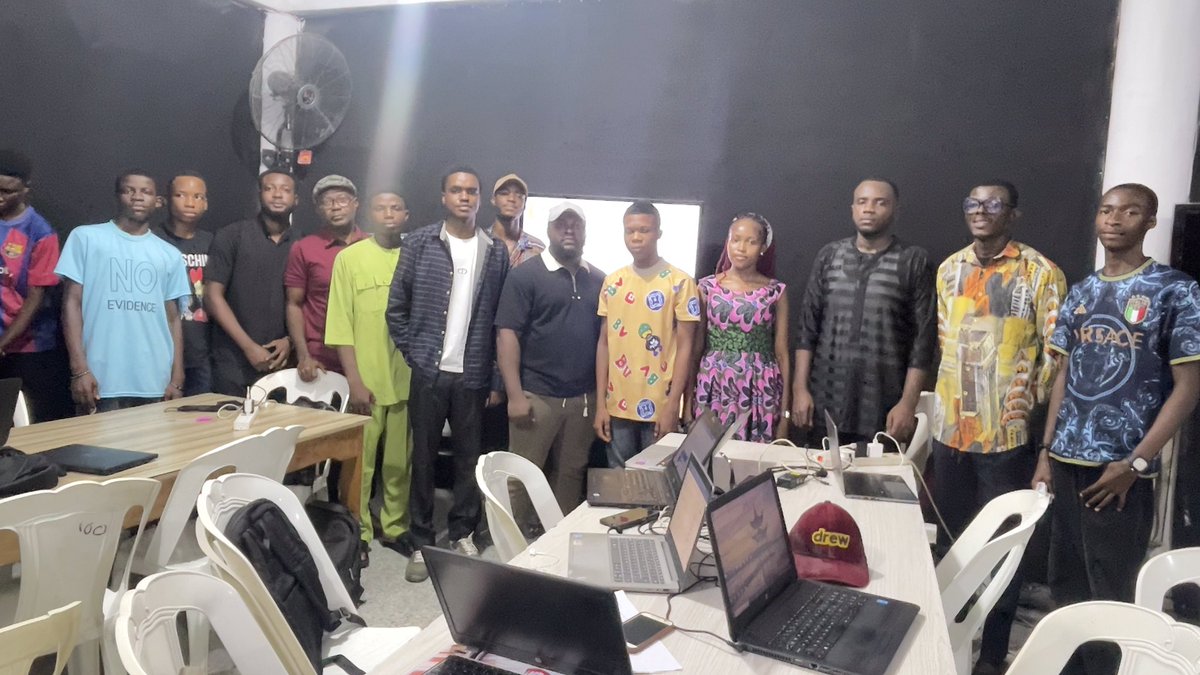 gdg_aba's tweet photo. On Friday, we visited RAD5 Tech Hub for a hands-on session on building AI-powered systems, and the community showed up strong.

Thank you, RAD5! 🙌🏽

See you on December 6th.

@rad5techhub 

#GDGAba #DevFestAba2025 https://t.co/7m2zccdWUR
