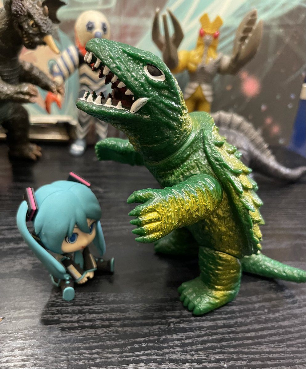 日東/河田のギャオスを持っていたのでガメラと対決させました 昨日