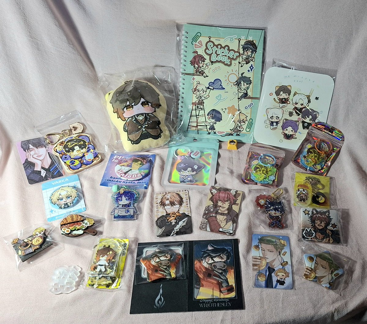 hanam00n_'s tweet photo. 🌸CF 21 Haul🌸

All this Merch and art is so beautiful, im so happy 🥺❤️

@MyaoRuki @riesabil @zeefax_u @dokiokio @kecowalompat_ @krizless @kimidilois @aleshafarana @fuu_catto @Mixedsnack @Shoucchi96 @nthndn @k_illzz @akira_yoru @Lannitae https://t.co/LoXK09cI0I