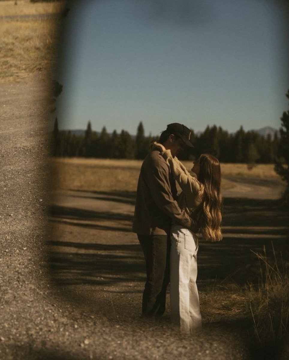 _m09e's tweet image. -صباًح المساًء لحبيبيً فقط🫂😌♥️✨