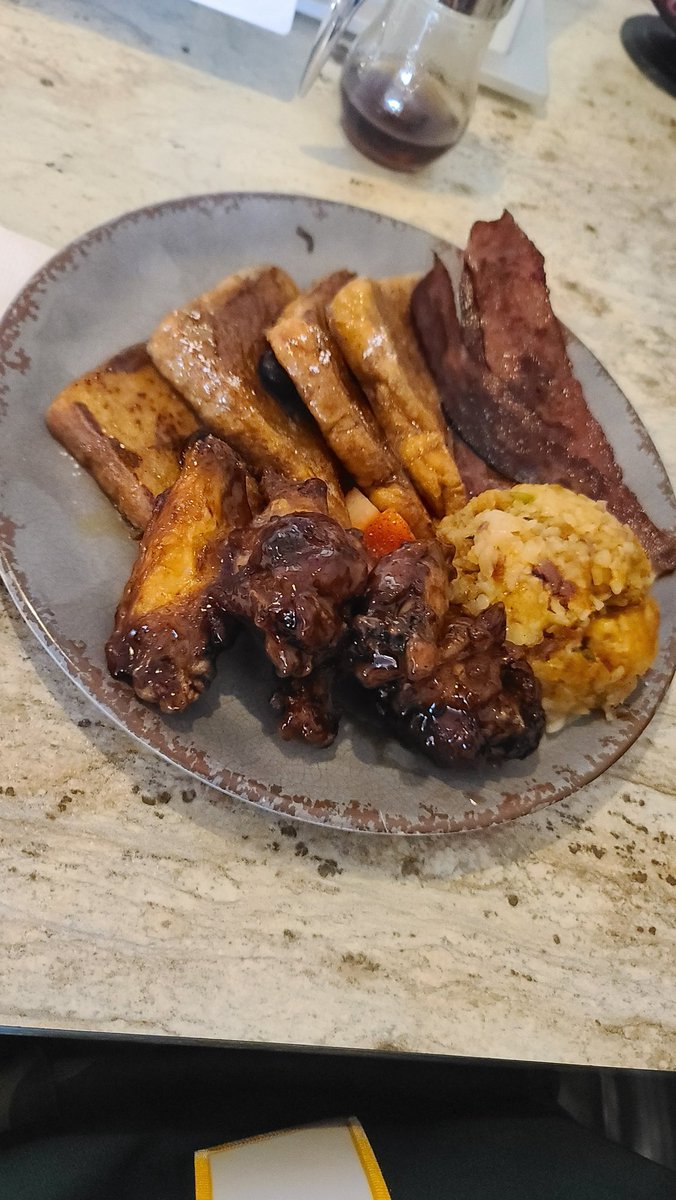 Happy Cafe food is always a hit!!! 1270 Diamond Springs Rd #102, Virginia Beach, VA 23455
Tue-Fri 10am to 3pm
Sat-Sun 9:30am to 3pm 

French Toast 
Burbon Wings
Turkey Bacon 
Fully loaded Hash Browns