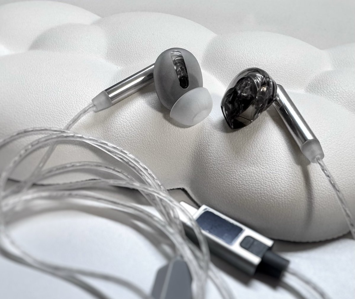 【PR】KZ（<a href="/kzhifi/">KZHIFI_JP</a> ）様よりご提供頂きました

有線イヤホン『KZ Duet』🫧 ͛.*

カナル型にもインナーイヤー型にも変身できる
発想がとにかく面白いイヤホンです🎧

特にEarPodsの形状が好きな人にもオススメ❕

#オーディオ #イヤホン
感想と商品詳細はリプへ⤵︎ ⤵︎