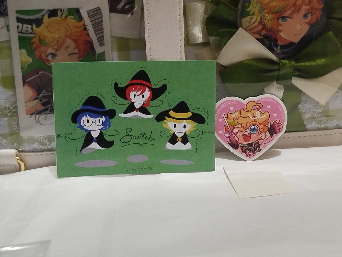 cienakayam's tweet photo. inii freebie dari kak @pepakrepp &amp; @maarichansu_ sksksksk i lovee it so much ><!! you guys art is so amazing (⸝⸝ᴗ﹏ᴗ⸝⸝), thank you so muchh udh welcoming me yesterday :3 (i forgot that i want to buy the heart badge from kak mary bcs i panicked (¯∇¯💦)) https://t.co/zknwR2uKlg