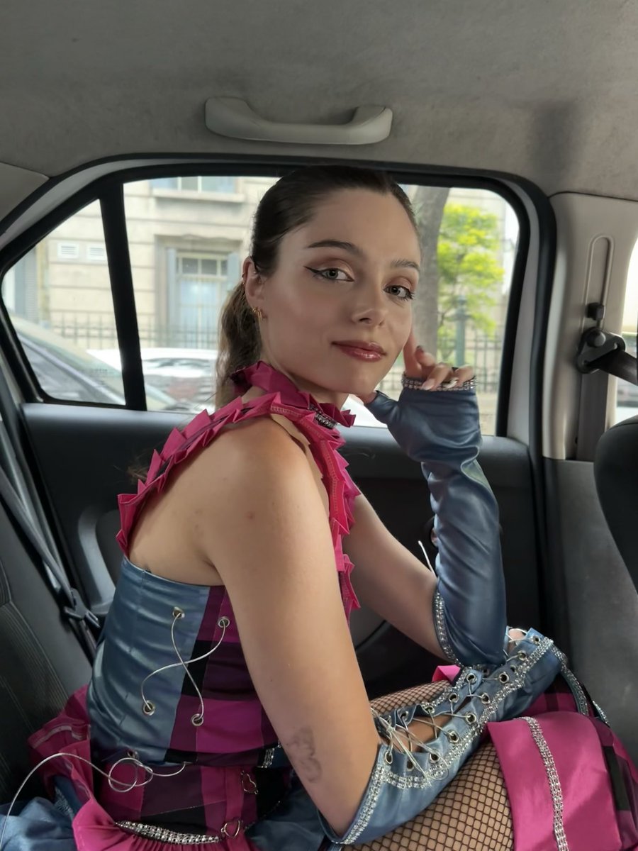 juliekonwerska's tweet photo. Futttura ha terminado, pero lo que dura un segundo en la mente puede durar para siempre @TiniStoessel te amo 🥺🇵🇱 https://t.co/74cQhUFWU9
