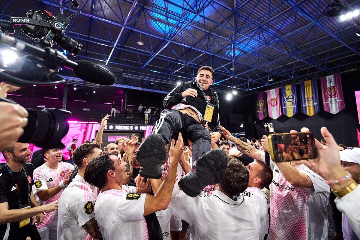 A 2 partidos de estar en el Mundial y volver a pelear por lo que estuvimos a punto de conseguir en París. 

Con nuevas normas o con las antiguas, nunca dudéis de este equipo. Siempre estamos y siempre estaremos arriba.