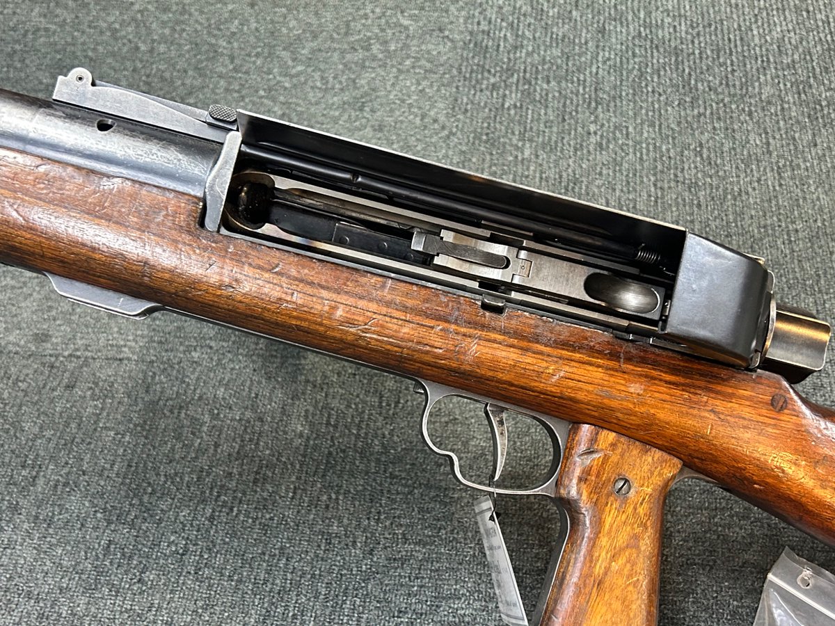 スイスのLmg25はトグルアクション(ルガーP08とかと同じ)で作動する機関