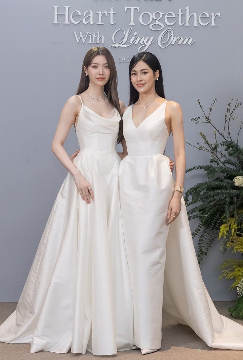 labelleling1's tweet image. มาๆๆๆฉันแจก3เล่มในMeb 

กติกาง่ายๆ
กดรี + กดเฟบ เมนชั่น คีย์เวิร์ด ใส่รูป&quot;หลิงออมแต่งงาน
พร้อมติดแท็ก # 
💜เฉพาะด้อมม่วง💜

#หลิงออมวาดฝันวันวิวาห์
#หลิงออม #LingOrm