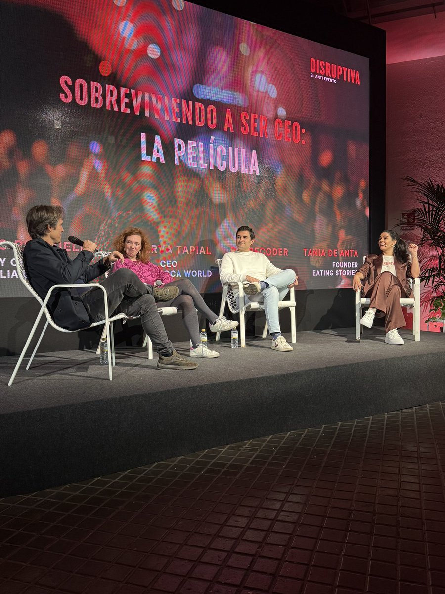 hay que pensar de forma #disruptiva frase final de la mesa con <a href="/ninoredruello/">Nino Redruello</a> etc.