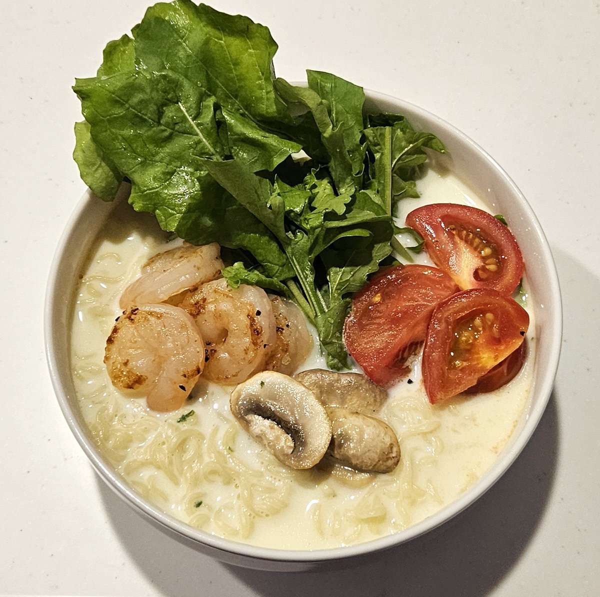 お昼ごはん。しゃらくさい塩ラーメン。