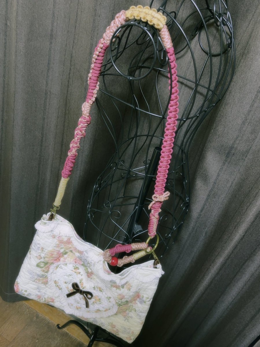 デザフェス  戦利品紹介🦉①

お隣の「Tana」さん(<a href="/trip_tana/">旅の装備品店『Tana』ターナ</a>)
スマホマルチストラップ

めっちゃかわい～😳🩷ྀི
キルトのカバンに付けたくて、帰ってきて速攻でカバン作りました✌️✌️