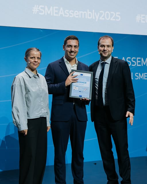 lispolis_'s tweet image. 🏆 A FLASHGuard, do programa Lispolis Ignite, venceu o Youth Start-Up Competition 2025 na European SME Week! Uma conquista incrível para uma tecnologia que promete transformar a radioterapia, protegendo células saudáveis e colocando Portugal na frente da inovação em saúde. 🚀💙