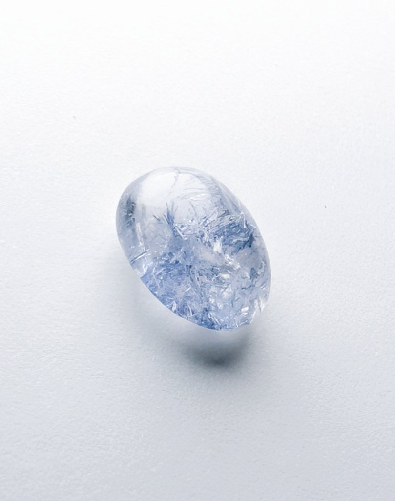 冬の朝のようなデュモルチェライトインクォーツ
Obscuraシリーズの特別アイテムに仕立てます