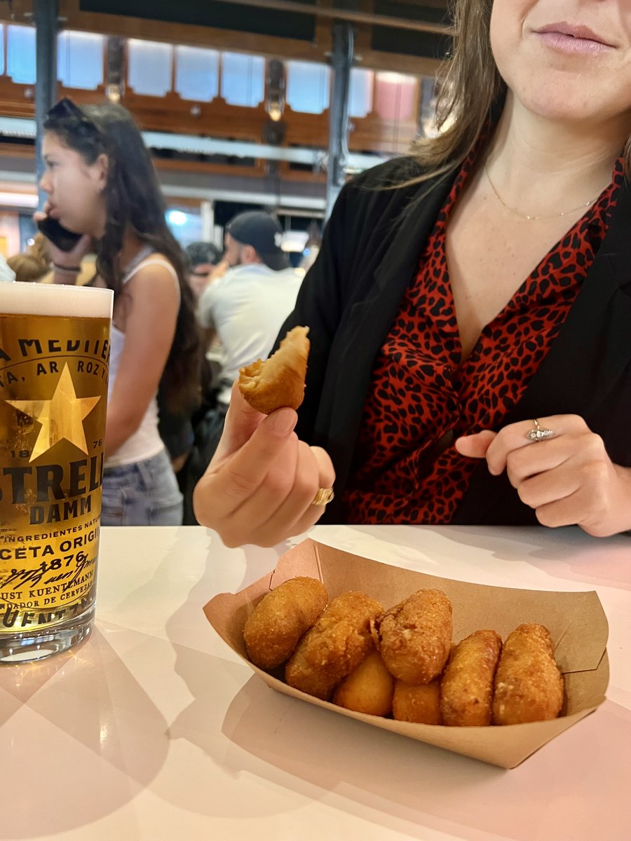 Si hay croquetas, hay plan.
.
.
If there are croquetas, there’s a plan.
.
.
#mercadodesanmiguel #sanmiguelmarket #foodie #foodiemarket #foodmarket #eatmadrid #madridspain #madrileñeando #gastromadrid #mercadosanmiguel #madrid #madridfood #experiencia