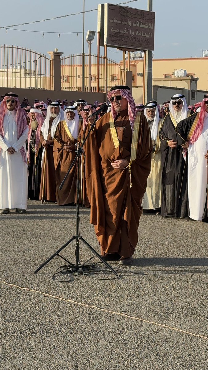 MShafloot's tweet photo. بوجاهة الشيخ مناحي بن مترك بن شفلوت 
شيخ شمل قبائل عبيده
تم بحمدالله وفضله الصلح والتنازل من قبيلة الجذعان آل أبو صابر آل كناد عن قاتل إبنهم مذكر آل سوده بدية مشروطة قدرها 30 مليون وبوجاهة الشيخ مناحي وإلحاحه على ذوي المقتول تم تخفيض الدية إلى خمسة ملايين تقديرًا لشفاعته ووجاهته، وكان ذلك حرصًا من الشيخ مناحي على إنهاء الخلافات بين قبائله مع حرصه بالتقيد بالتعليمات الصادرة من إمارة المنطقة إمتدادًا للأوامر الملكية الصادرة بهذا الخصوص وتخفيفًا على قبائله في عدم تحملهم فوق طاقتهم وحدًا للمبالغة في الديات التي أثقلت كاهل القبائل وباتت بيئة خصبة لسماسرة الدماء. 

@emartasir 
@Turki_bin_t