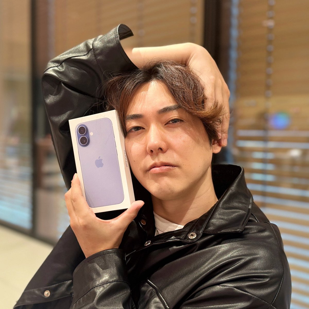 このiPhoneくださる？

もちろん顔面一括払いで。

#ないとーモテ語録