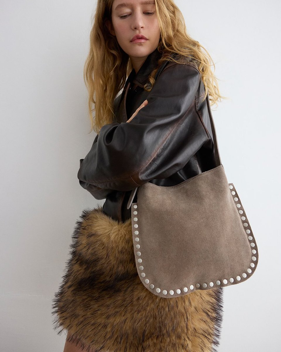 📷📷 Suede + studs (ante y tachuelas)
Nueva colección de bolsos de piel en Parfois – C.C. Las Rosas: texturas de ante, tonos tierra y detalles metálicos que elevan cualquier look 📷
📷 Ven a Parfois (Centro Comercial Las Rosas) y elige tu favorito.
#Parfois #CCLasRosas