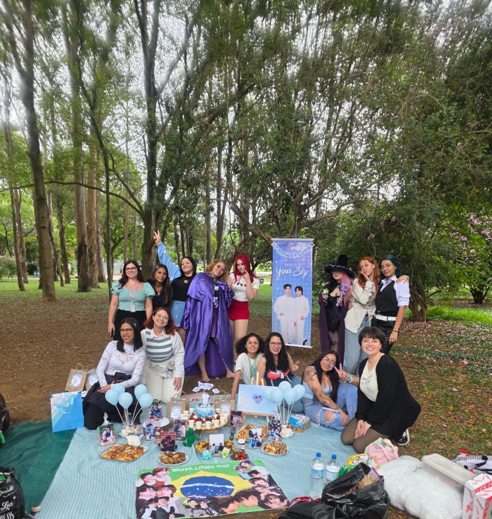 twatphlu's tweet image. Yesterday was amazing, thank you guys! We did it somehow and got to share and spread even more of our love for @tthomastc and @kongjiro_ 🩵

#thomaskong #โทมัสก้อง
#YourSkyPoonPoonMeetinginBrazil