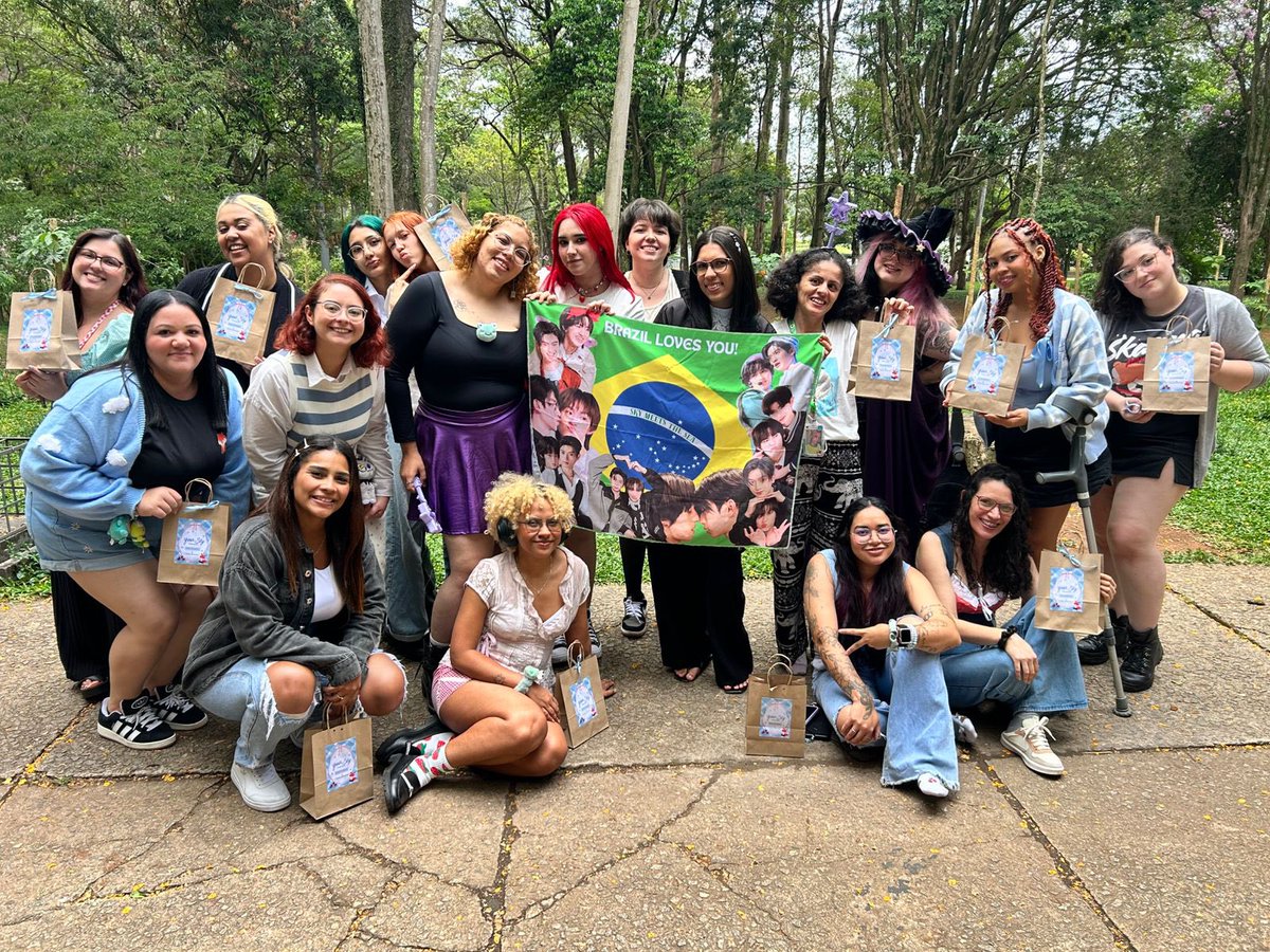 twatphlu's tweet image. Yesterday was amazing, thank you guys! We did it somehow and got to share and spread even more of our love for @tthomastc and @kongjiro_ 🩵

#thomaskong #โทมัสก้อง
#YourSkyPoonPoonMeetinginBrazil