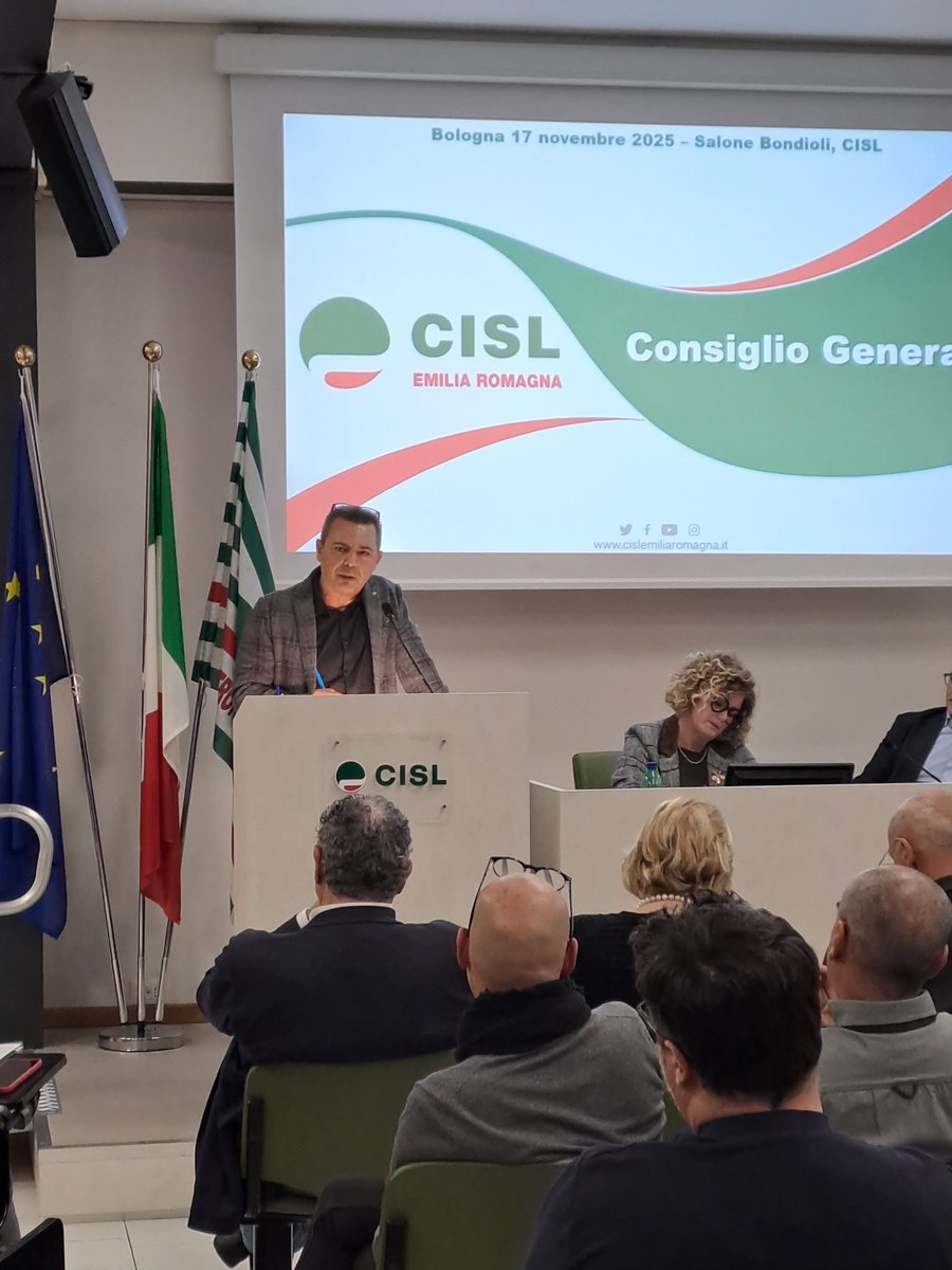 FitERCisl's tweet photo. Intervento chiaro di Aldo Cosenza, Segretario Generale #FitCislER, in occasione del Consiglio Generale #Cislemiliaromagna, che ha messo in luce i risultati ottenuti e la strada da percorrere per affrontare le sfide future. Avanti tutta con impegno e visione! https://t.co/b60CqctvbB