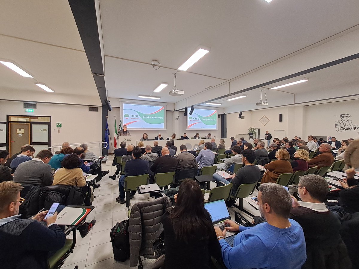 FitERCisl's tweet photo. Intervento chiaro di Aldo Cosenza, Segretario Generale #FitCislER, in occasione del Consiglio Generale #Cislemiliaromagna, che ha messo in luce i risultati ottenuti e la strada da percorrere per affrontare le sfide future. Avanti tutta con impegno e visione! https://t.co/b60CqctvbB