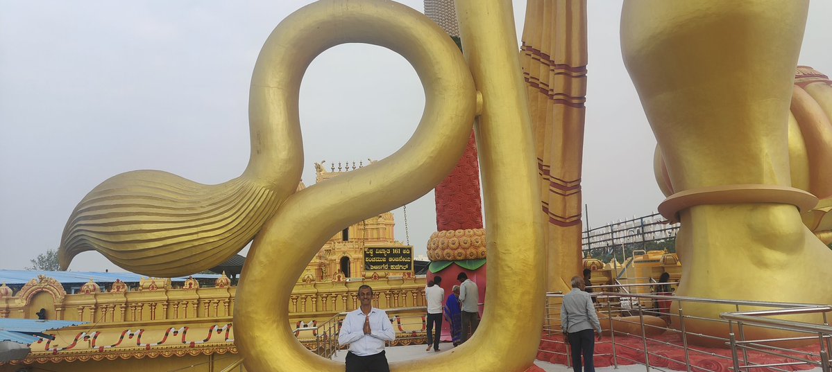 KiranKS's tweet image. Near Kunigal in Karnataka. The world&apos;s tallest Panchamukhi Hanuman. 

161 feet! 
A beautifully maintained Navagraha devasthana next to it.