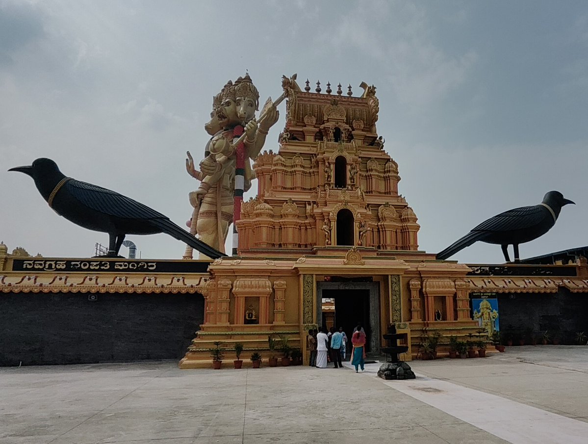 KiranKS's tweet image. Near Kunigal in Karnataka. The world&apos;s tallest Panchamukhi Hanuman. 

161 feet! 
A beautifully maintained Navagraha devasthana next to it.