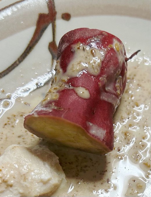 サツマイモにもおへそとくびれがあるんだな? 