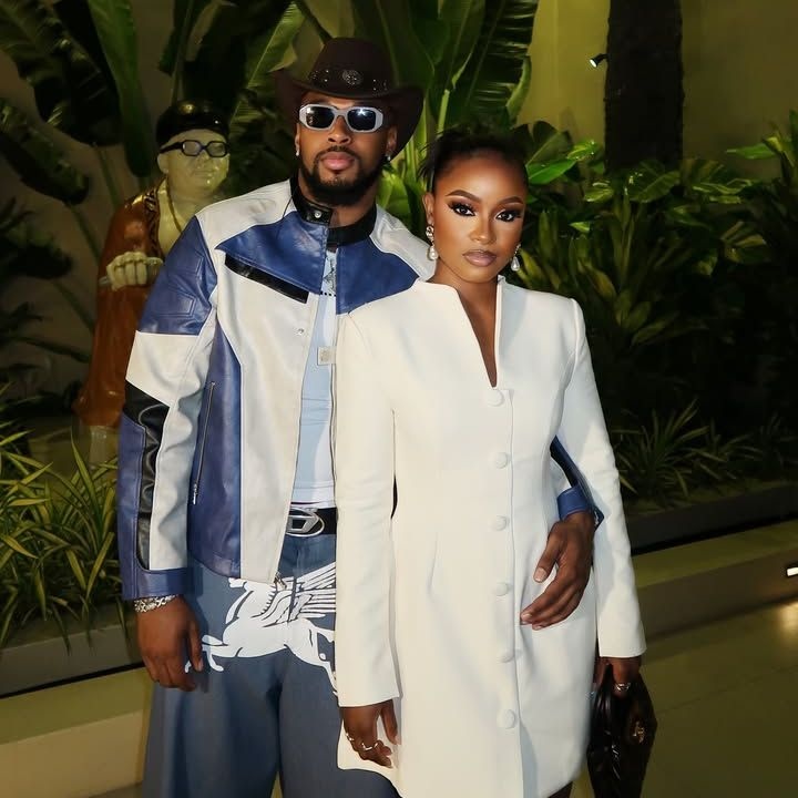 Gviev's tweet image. Clock it!!
...My Babies🕯🕊🤍❤️💙💓💚💛🧡🕯🕊
#SheggzOlu #BellaOkagbue