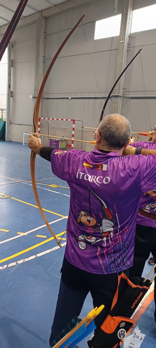Este fin de semana la Mancomunidad ha acompañado al club deportivo de Tiro con Arco (Itarco) en la entrega de premios de la tercera tirada de liga y RAUS, en Alovera.
Itarco ha estado representado por 24 arqueros, en la modalidad de Tradicional, Longbow y Desnudo. 
¡Enhorabuena!