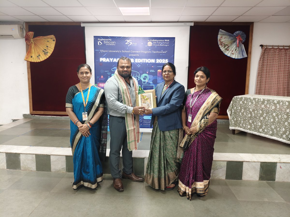 Silicontech_bbs's tweet image. Prayas: Web Edition 2025
Under TechnoZeal, Silicon University joined hands with DAV Public School, Chandrasekharpur, to host a dynamic one-day workshop for students from 20 schools!

#TechnoZeal #Prayas2025 #SiliconUniversity #FutureInnovators #DigitalLearning