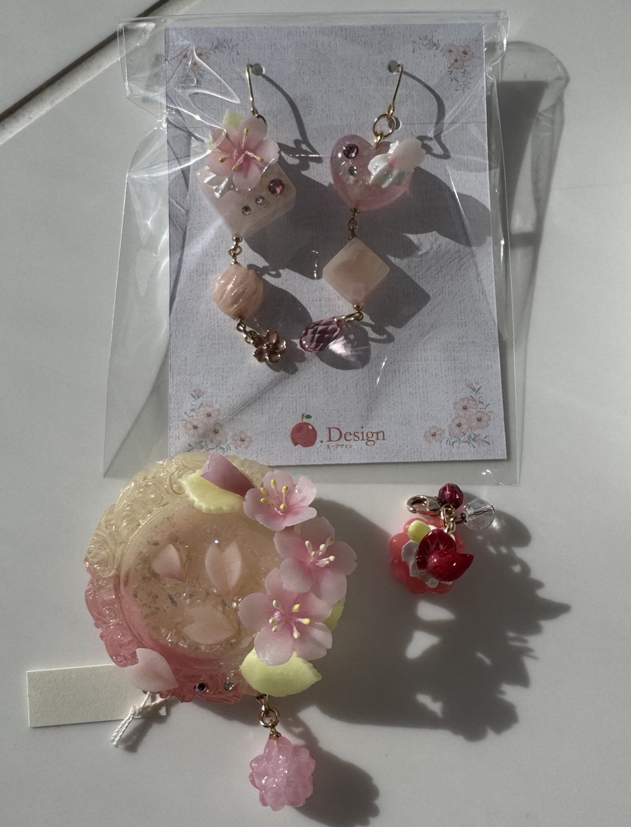 お品書き見てから欲しかった<a href="/a_design_azu/">a-Design</a> さんの桜🌸2日目だったからソワソワしてたけど、無事お迎えできてめっちゃ嬉しい😭大好きな桜コレクションがまた増えました💓ノベルティもいつもかわいい♡次の桜も楽しみにしています💕
#デザフェス