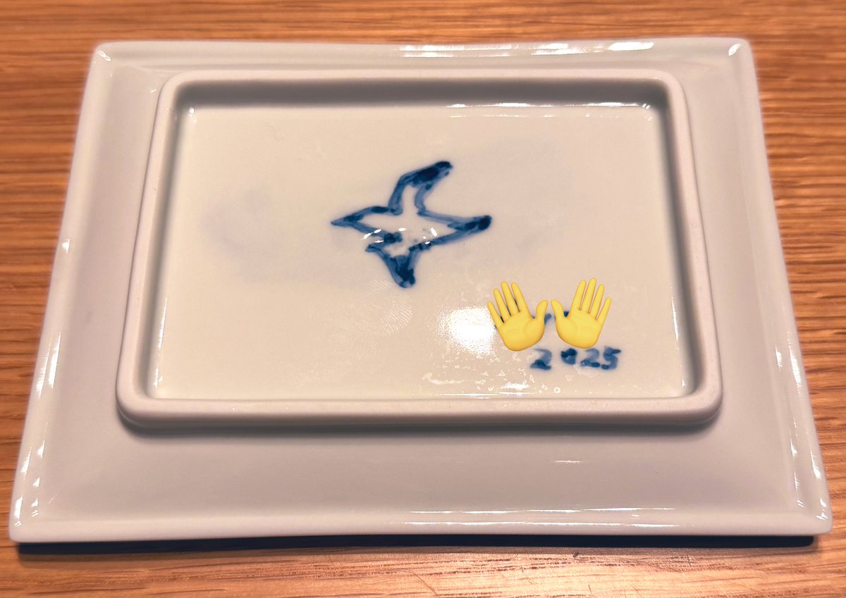 ume_pita's tweet photo. 瀬戸で絵付けしたやつが焼き上がって手元に届きました✨水面は難しかったけど初挑戦にしては悪くないはず🏊‍♂️ https://t.co/pAcFZTliBu