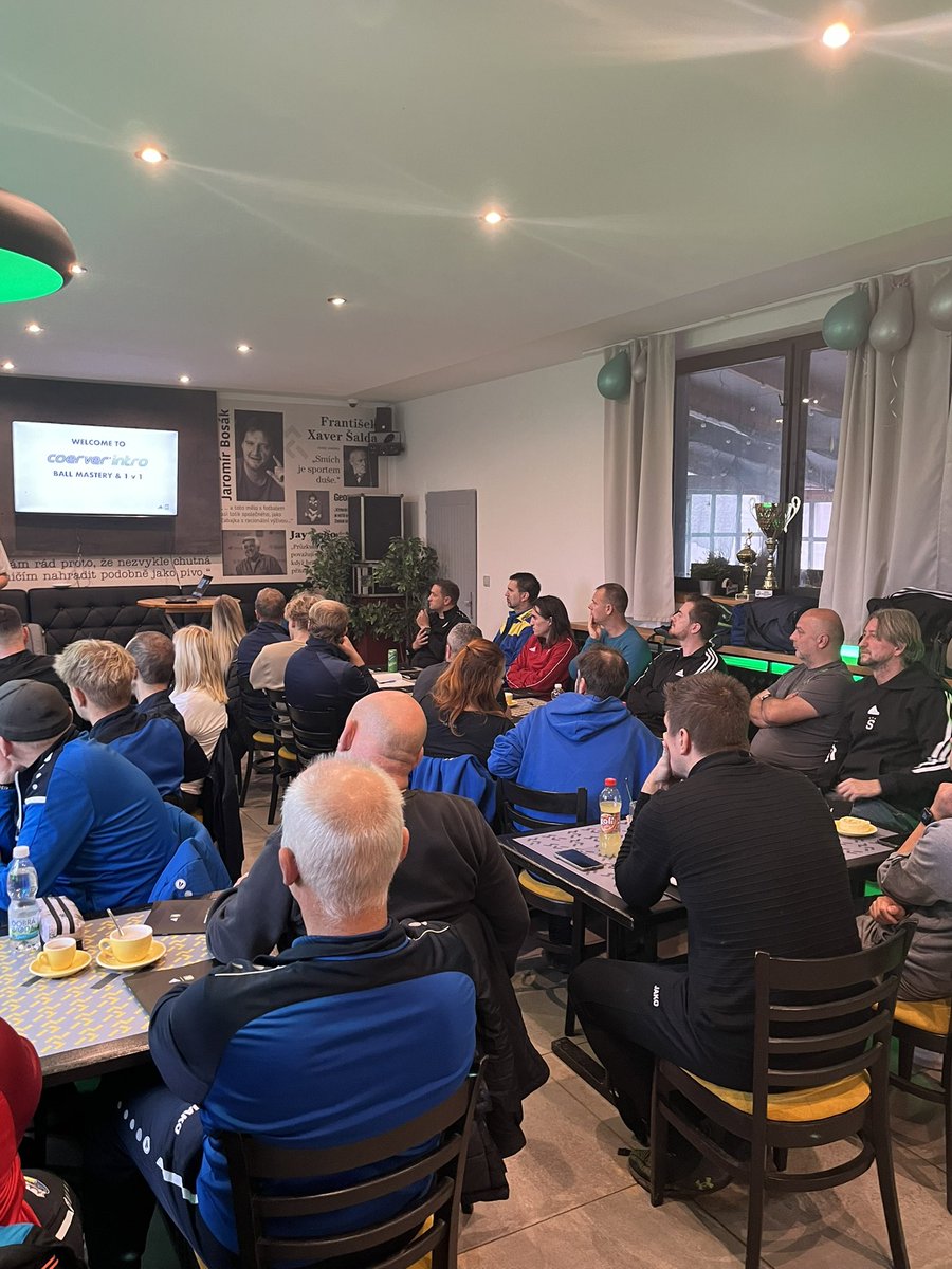 tomasklecka's tweet photo. Skoleni treneru mladeze (34) Coerver Kurz INTRO v Ceskem Brode. #coerver #coacheducation #skills @ModerniFotbal https://t.co/ggJ7CShVtd