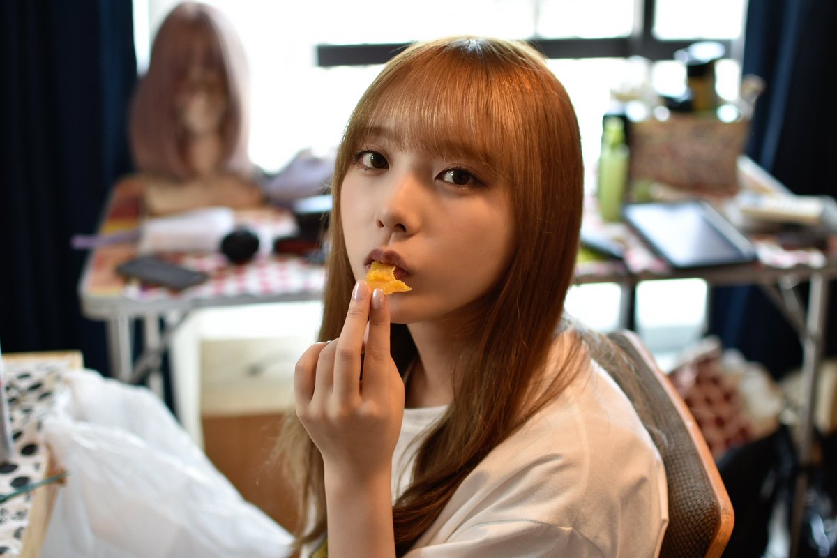 dramatokku_mbs's tweet image. 『#死ぬまでバズってろ！！ 』📱⚡️

╭⋟───────────────╮
休憩時間に干し芋を
食べる加菜子(#与田祐希)🍠

第5話はご覧になりましたか？🤔
まだまだTVerにて配信中です❣️
🔗tver.jp/series/sr4bgkj…
╰───────────────⋞╯

#死ぬバズ
#ドラマ特区