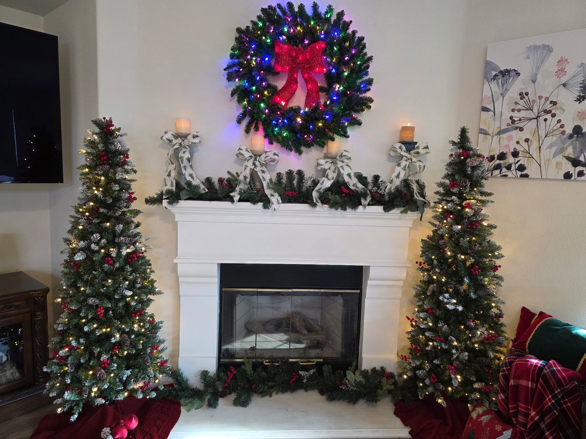 Our customer pictures are always our favorite! This is a 3-ft multicolor wreath. It looks beautiful!  ACWreaths.com #Wreath #ChristmasWreath #3FootWreath  #HolidayDecorating #LEDLights #Christmas