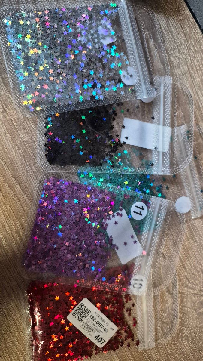 Так, еко-активізму і реюзу твіт

Замовила розхідники для свого бізнесу, а приїхав... дизайн на нігті 🤦🏻‍♀️
Просто не питайте

Можу віддати задурно за вашу пересилку або взамін на якісь пріколи, які надішлете навзаєм, буду рада, кому може треба для роботи це барахло

Також є мішок