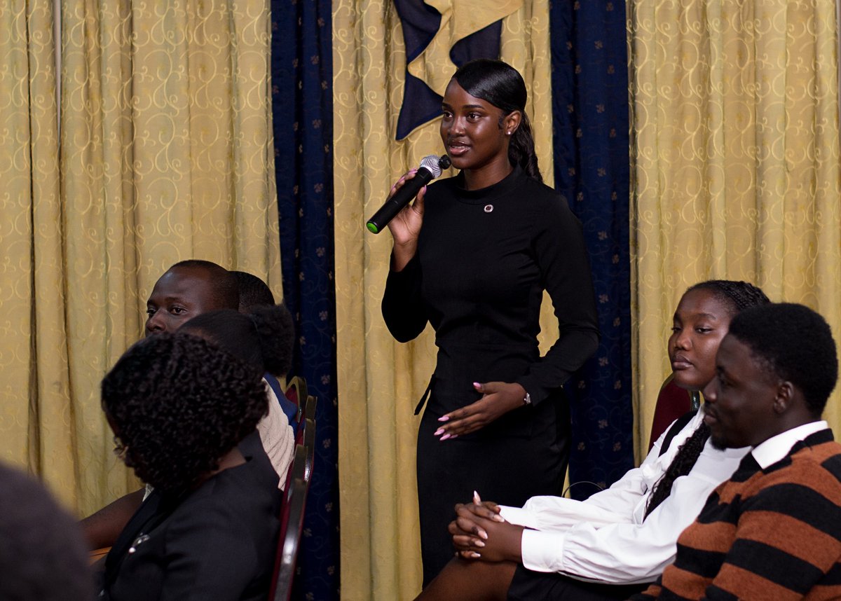 thecharisakoney's tweet image. caption this🧐